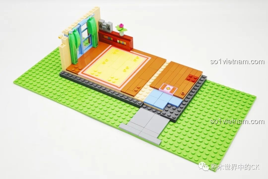 Minifigure mẹ Nobita (Nobi Tamako) nhìn từ phía sau trong bộ lắp ghép Keeppley K20422 Ngôi nhà của Nobi Nobita.