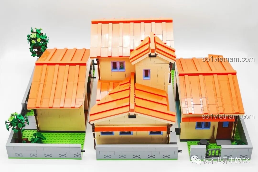 Chi tiết bàn học và các vật dụng trên bàn trong phòng Nobita của bộ xếp hình Ngôi nhà phong cách Nhật Bản của Nobita Keeppley K20422.