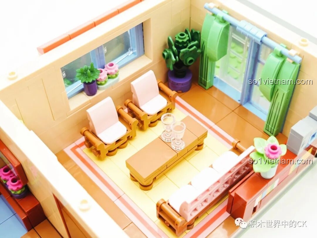 Kệ sách và các cuốn sách trong phòng Nobita của bộ đồ chơi xây dựng Ngôi nhà của Doraemon và Nobita K20422.