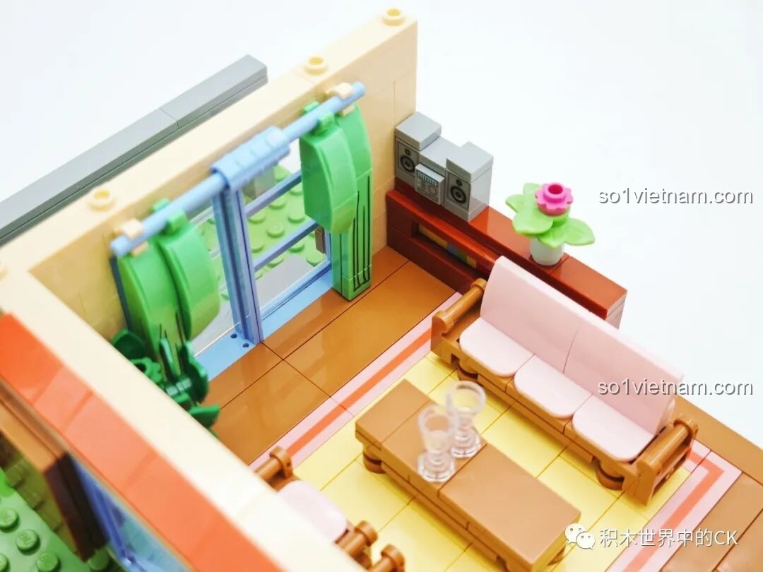 Góc nhìn khác của phòng Nobita với cửa trượt và các vật dụng trong bộ lắp ghép Keeppley K20422 Ngôi nhà của Nobi Nobita.