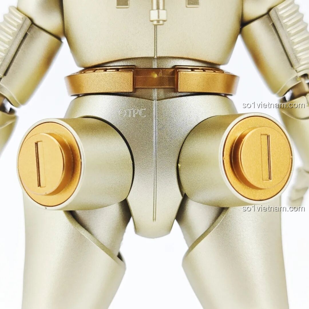Cận cảnh phần hông phía sau của mô hình Robot King Joe K75161, với các chi tiết giáp và khớp nối.