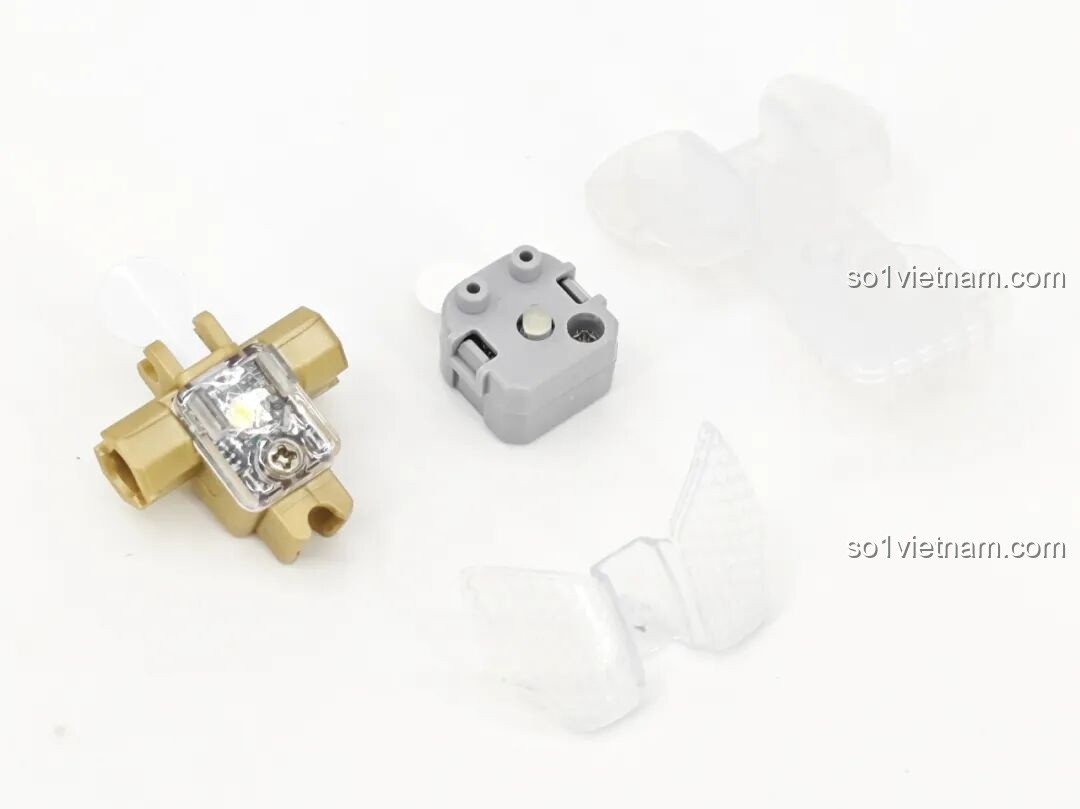 Module đèn LED và các mảnh ghép trong suốt cho phần ngực của mô hình Robot King Joe K75161.