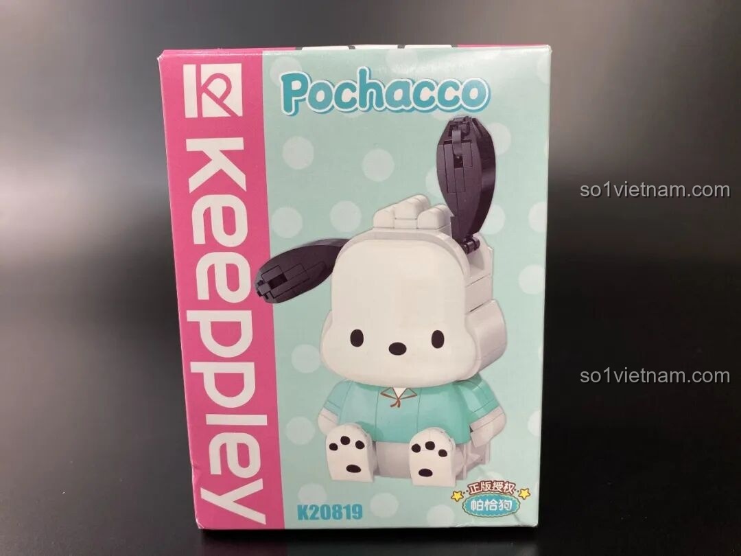 Mặt trước hộp bộ lắp ráp Keeppley Pochacco KUPPY, mã K20819, là một mô hình lắp ráp khối lớn.