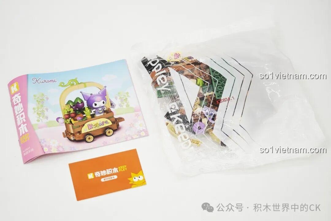 Mô hình lắp ghép Keeppley Sanrio Kuromi K20834 xe hoa giỏ trái cây hoàn chỉnh, nhìn từ phía trước, đầy ắp quả mọng.