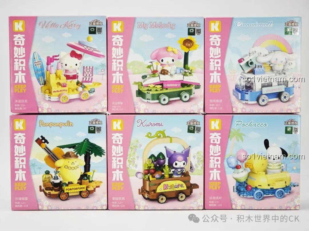 Sáu hộp đồ chơi lắp ghép Keeppley Sanrio xe hoa diễu hành K20830-K20835, bao gồm Pompompurin K20833, trưng bày mặt trước đầy màu sắc.