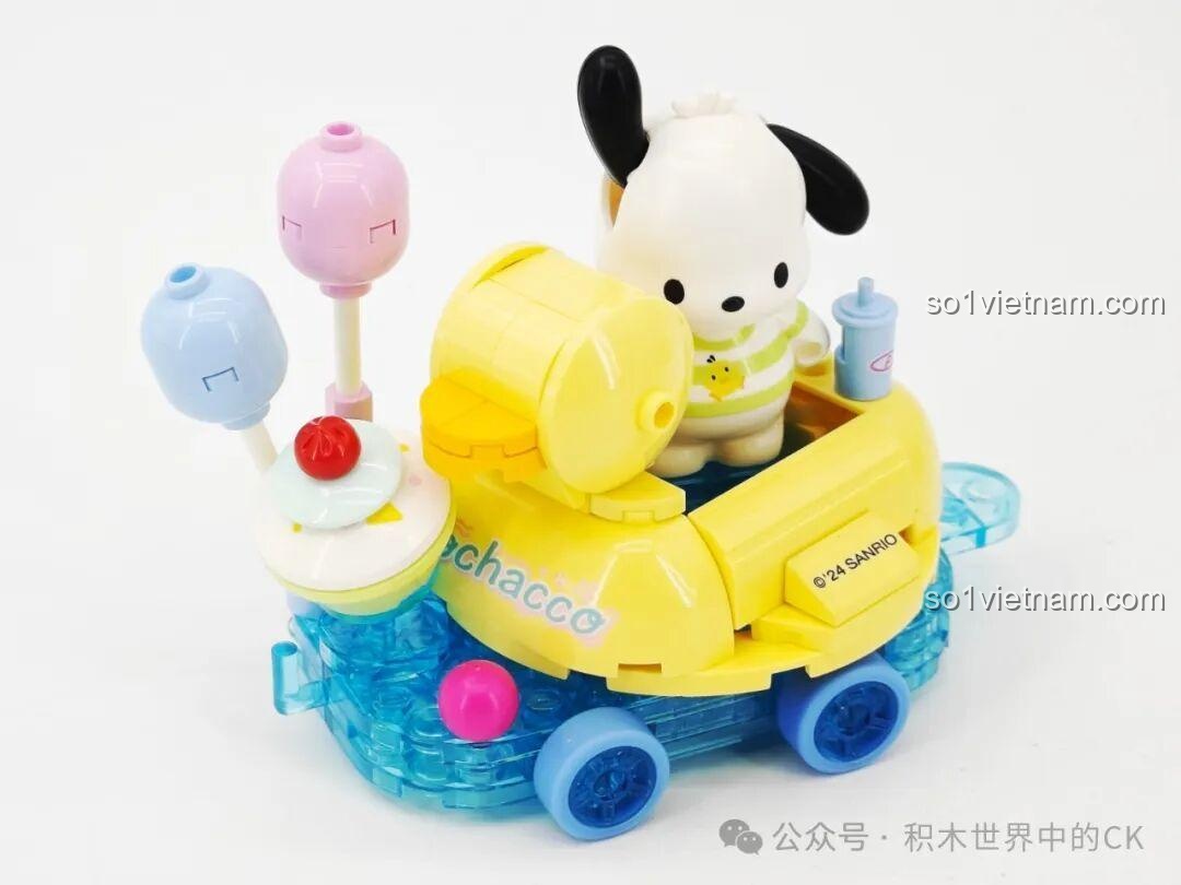 Toàn bộ 6 mô hình lắp ghép Keeppley Sanrio xe hoa diễu hành K20830-K20835, bao gồm Pompompurin K20833, trưng bày cùng nhau từ phía trước.