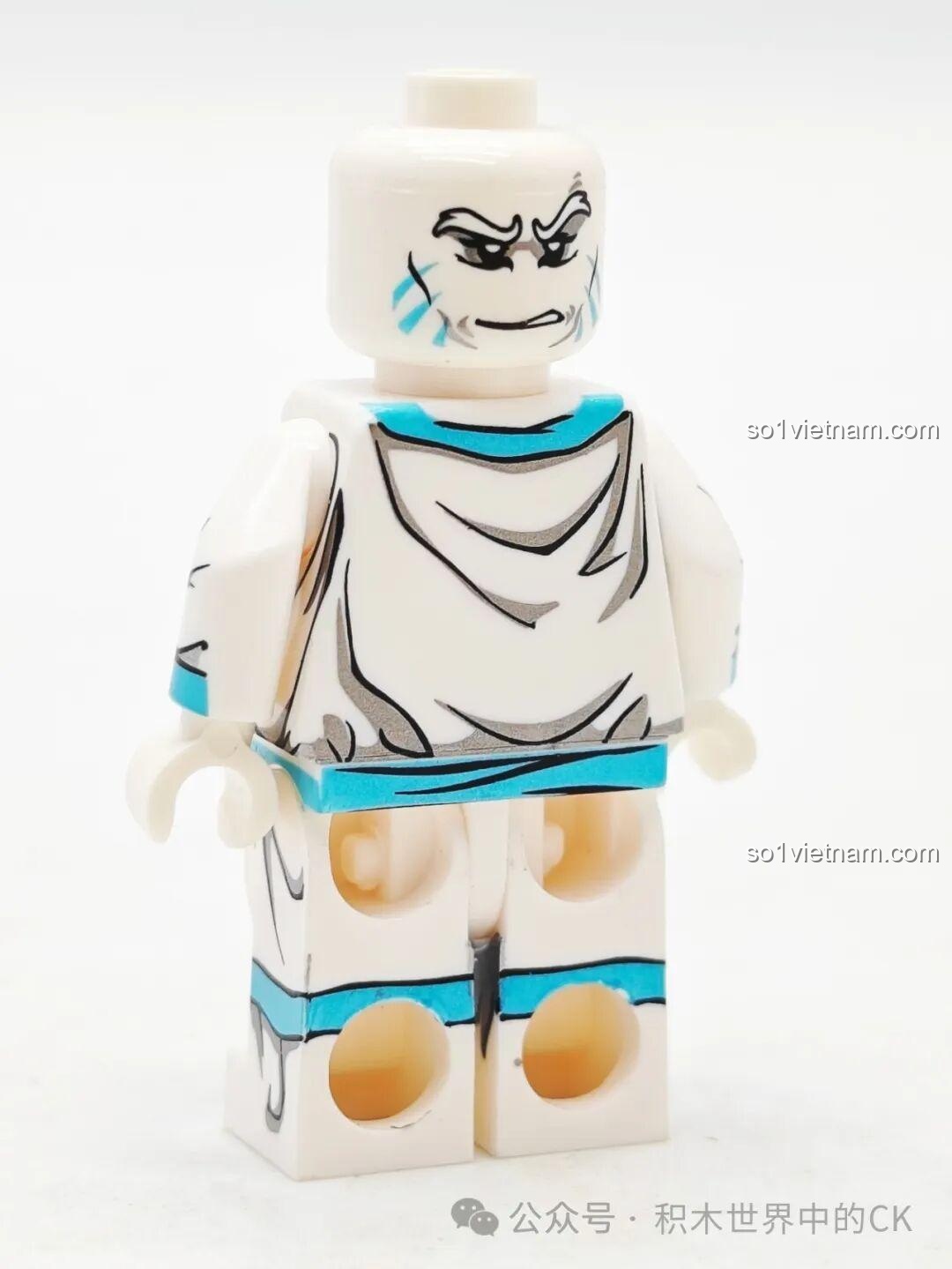 Minifigure Bạch Vô Thường Kuzao 11716 chưa lắp phụ kiện, mặt sau, hiển thị chi tiết in ấn và thiết kế tổng thể.