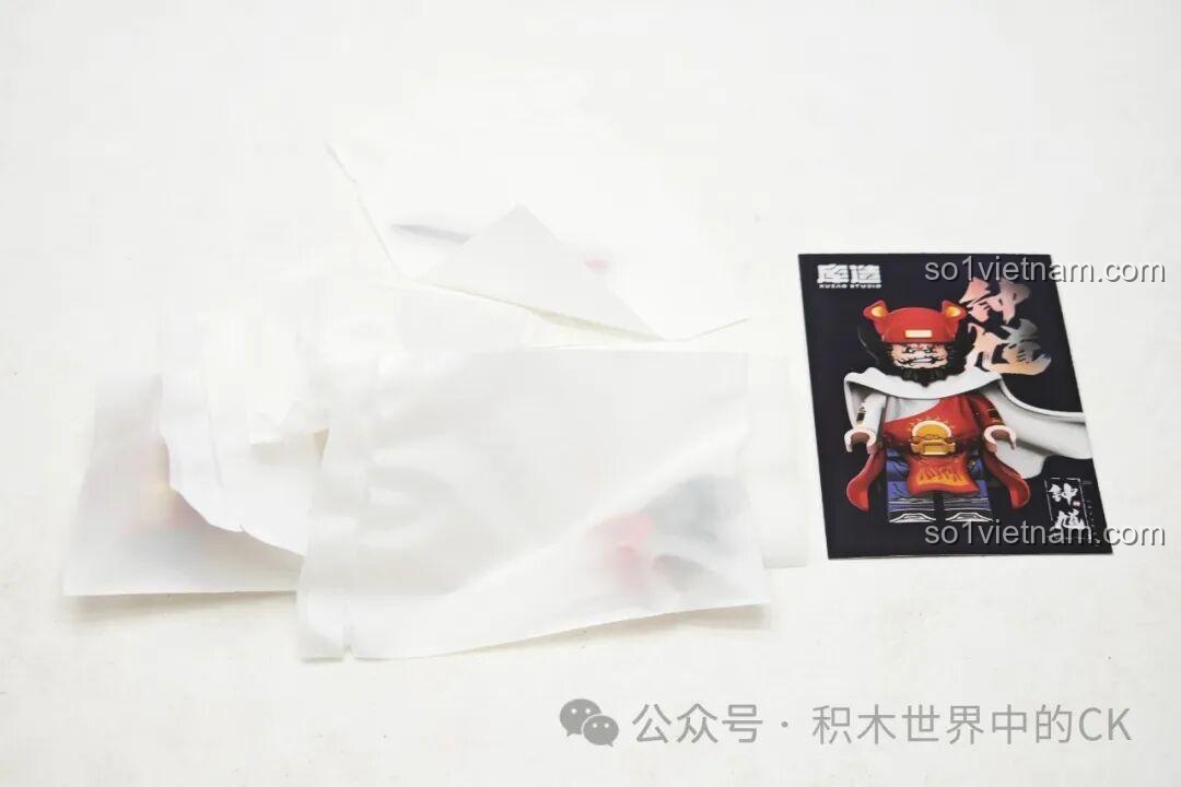 Minifigure Chung Quỳ Kuzao 11718 chưa lắp phụ kiện, mặt trước, hiển thị chi tiết in ấn trên thân và chân.