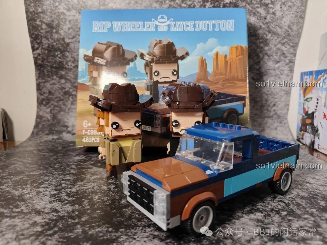 Mô hình Rip Wheeler, Kayce Dutton và xe bán tải đã lắp ghép, cùng hộp sản phẩm Millionspring F-C9831 Yellowstone, tạo nên một tổng thể hoàn chỉnh.