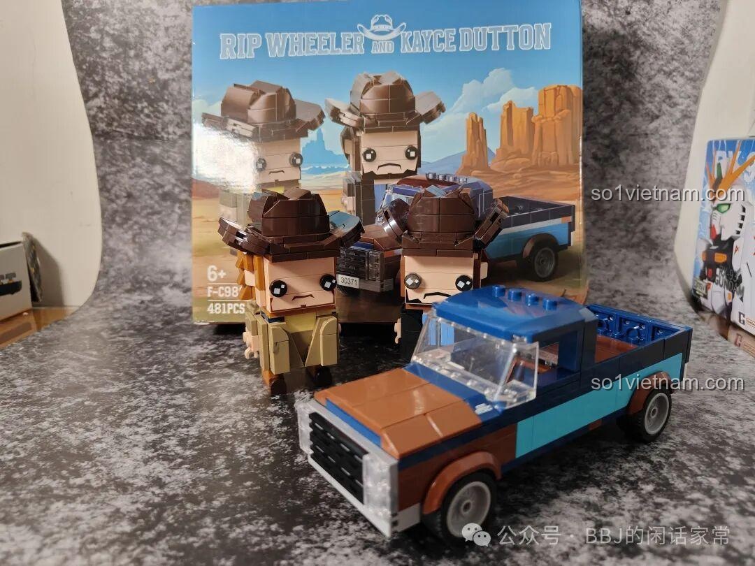 Toàn cảnh các mô hình Rip Wheeler, Kayce Dutton và xe bán tải đã lắp ghép từ bộ Millionspring F-C9831 Yellowstone, sẵn sàng trưng bày.