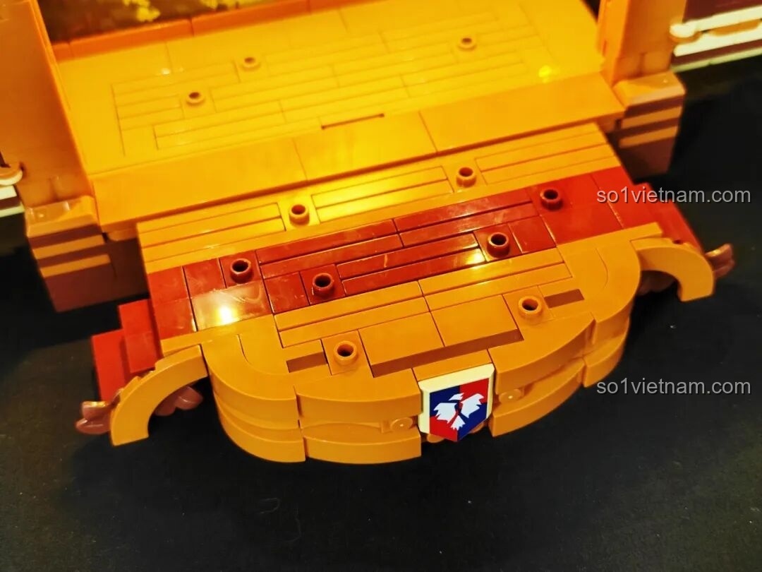 Công tắc điều khiển đèn LED ẩn trên mái vòm sân khấu Lumibricks L9063 Đoàn Kịch Biểu Diễn Thời Trung Cổ. Đồ Chơi Sân Khấu Trung Cổ.