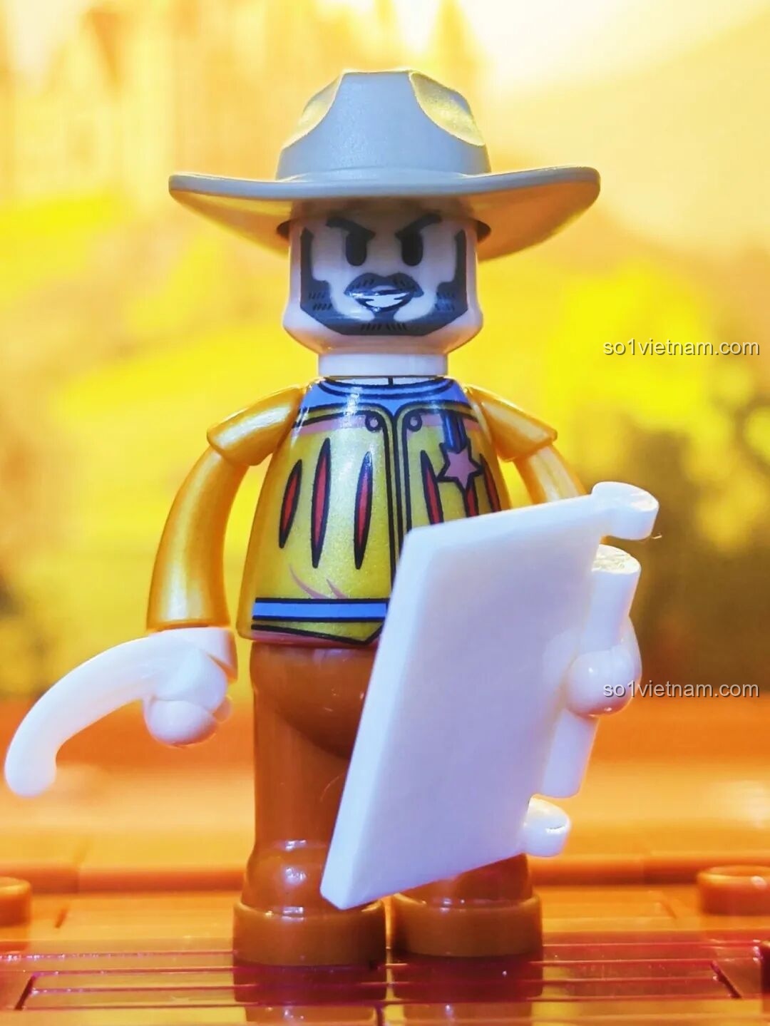 Minifigure Oliver trong vai Lãnh chúa của Lumibricks L9063 Đoàn Kịch Biểu Diễn Thời Trung Cổ, nhìn từ phía trước. Trải nghiệm Lumibricks L9063.