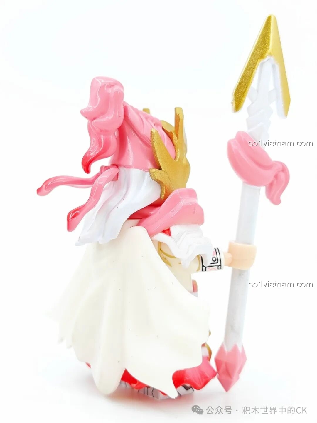 Góc nhìn chéo từ phía sau bên phải của minifigure Triệu Vân (Phiên bản Hồng Valentine) 11027 Kuzhao.