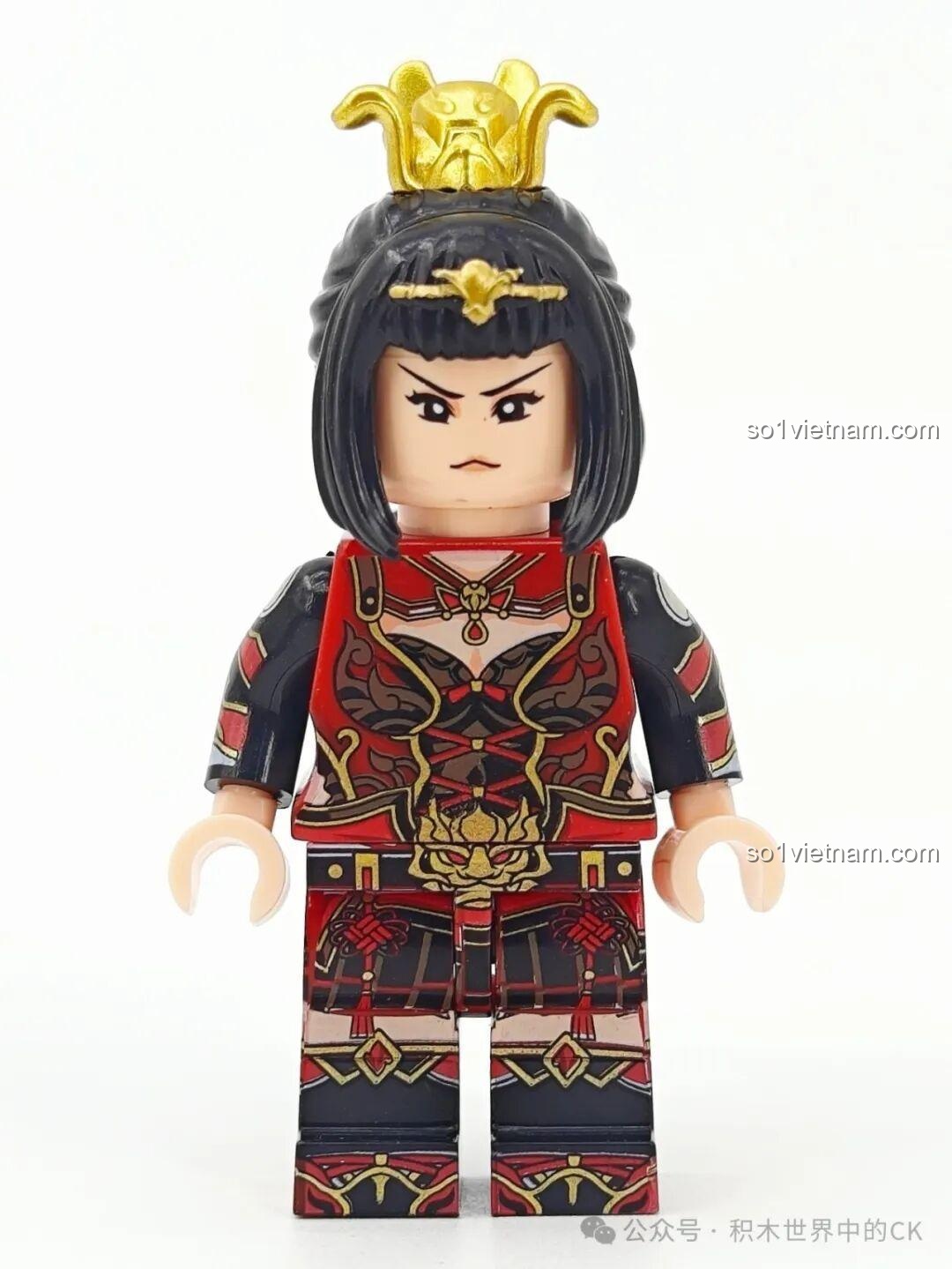 Minifigure Trương Tinh Thái mã 20380 sau khi lắp ráp đầy đủ tóc, vương miện và trang phục.
