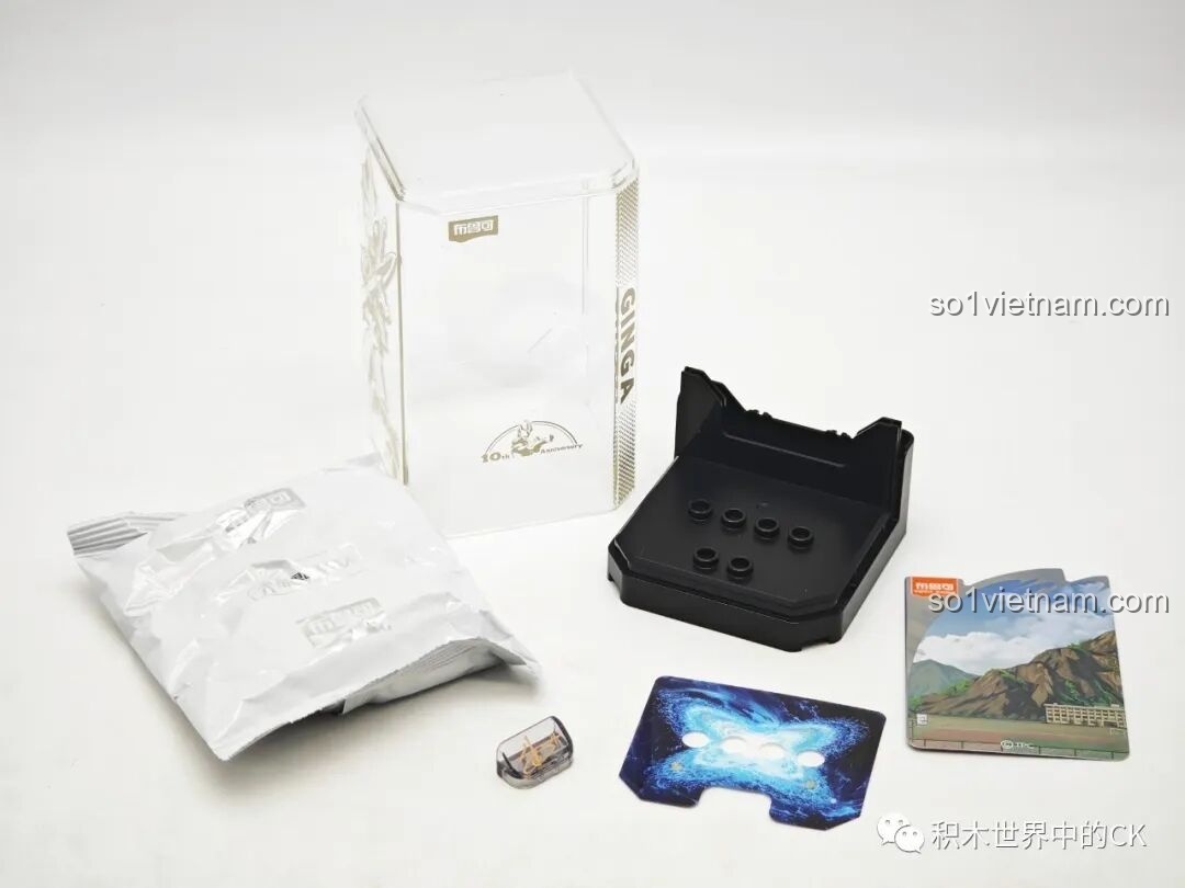 Tất cả các chi tiết và phụ kiện của mô hình Ultraman Ginga BLOKEES được bày ra sau khi mở hộp.