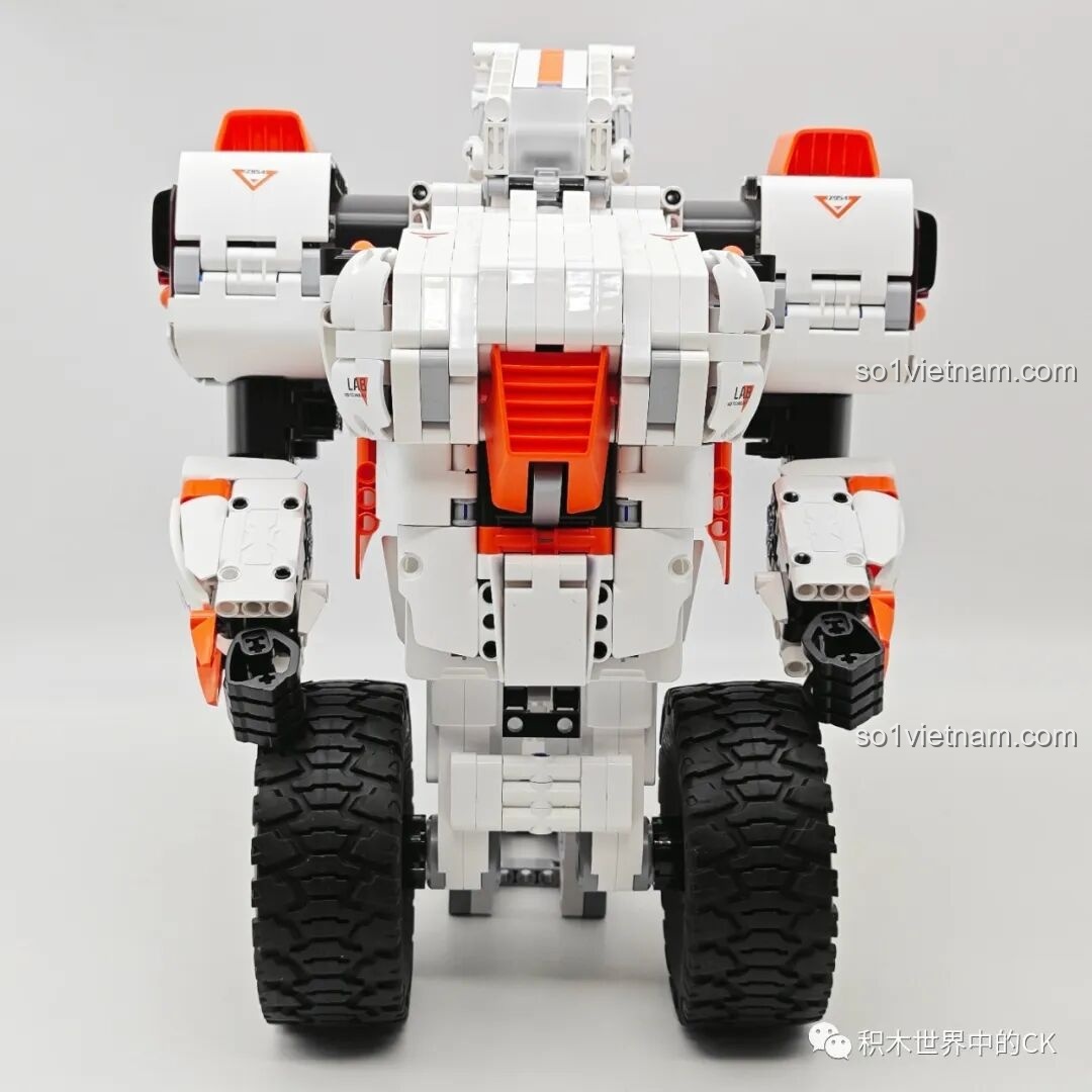 Mặt trước của Robot Tự Cân Bằng II ONEBOT OBJQR72AIQI, thiết kế như một chiến binh mecha thực thụ.