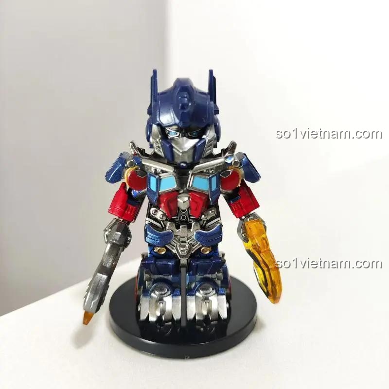 Ảnh review đồ chơi mô hình Robot Optimus Prime BrickMan, chi tiết mặt trước sắc nét, phù hợp bé trai yêu thích robot.