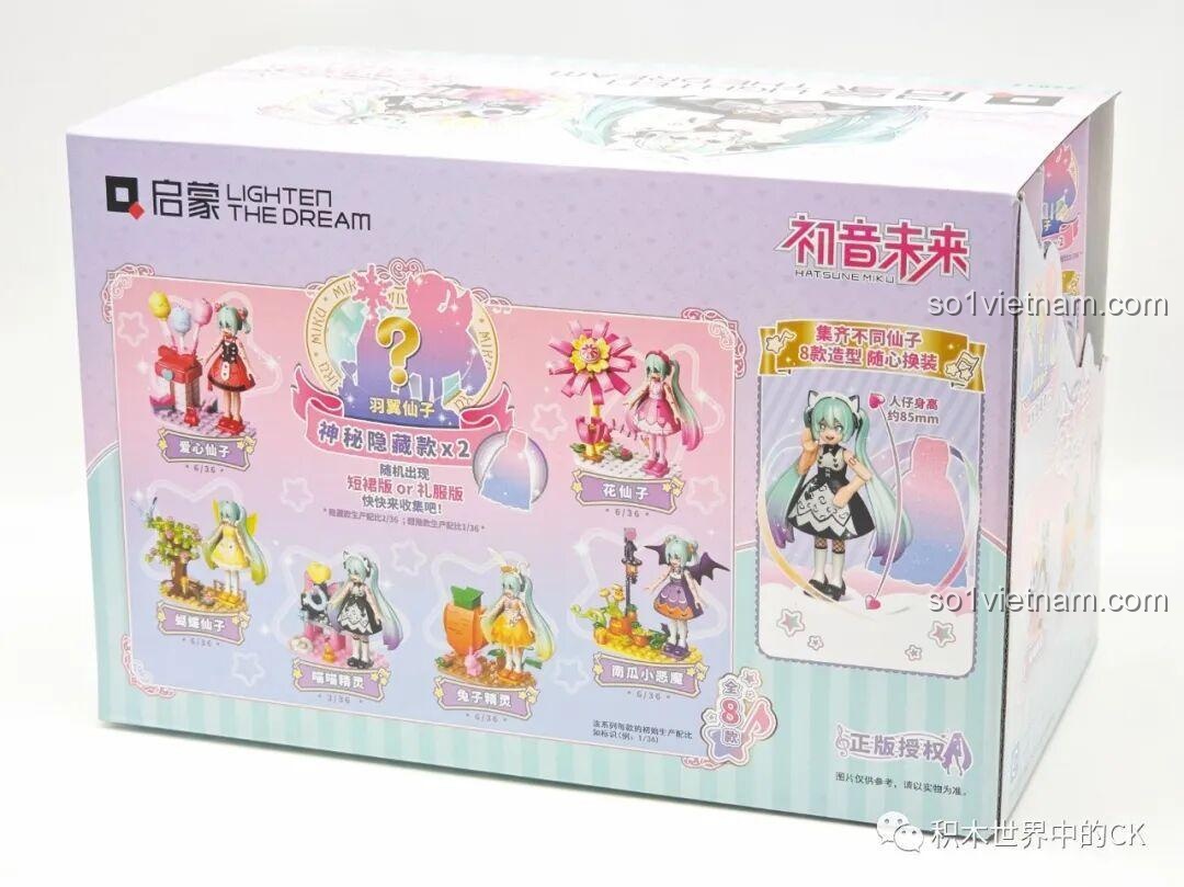 Mặt bên của hộp bộ lắp ráp Qman 76012, hiển thị 8 mẫu Hatsune Miku khác nhau và thông tin sản phẩm