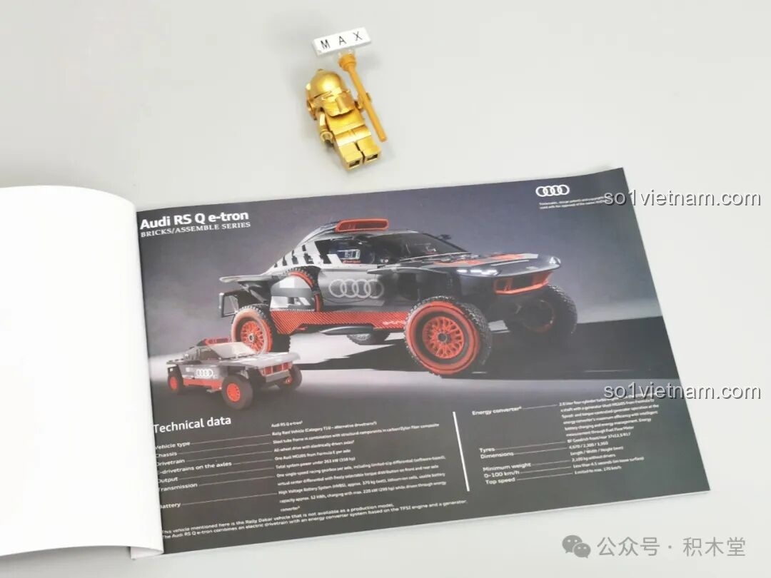 Sách hướng dẫn lắp ráp của RASTAR 10120 Audi RS Q e-tron E2, trang đầu tiên giới thiệu về xe thật và thông số kỹ thuật.