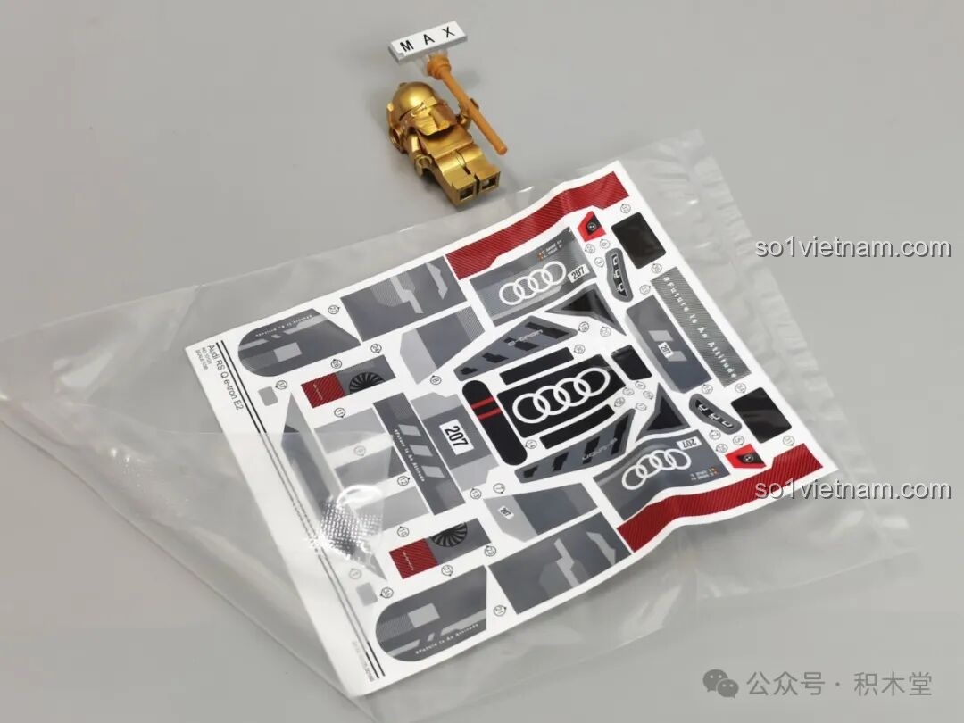 Tấm sticker lớn với nhiều chi tiết logo Audi, số hiệu và họa tiết trang trí cho mô hình RASTAR 10120 Audi RS Q e-tron E2.