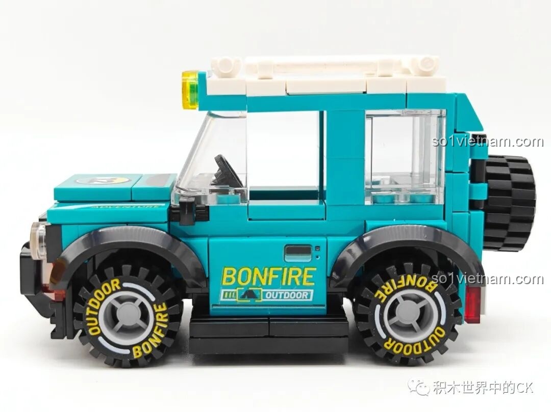 Đánh giá chi tiết xe địa hình Sembo 714509 với bánh xe cao su và sticker 'Bonfire Outdoor' bên hông.