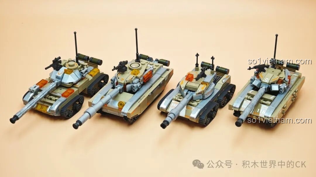 Bốn mô hình xe tăng nhỏ của bộ Sembo Block 203170 được lắp ráp hoàn chỉnh, sẵn sàng biến hình.