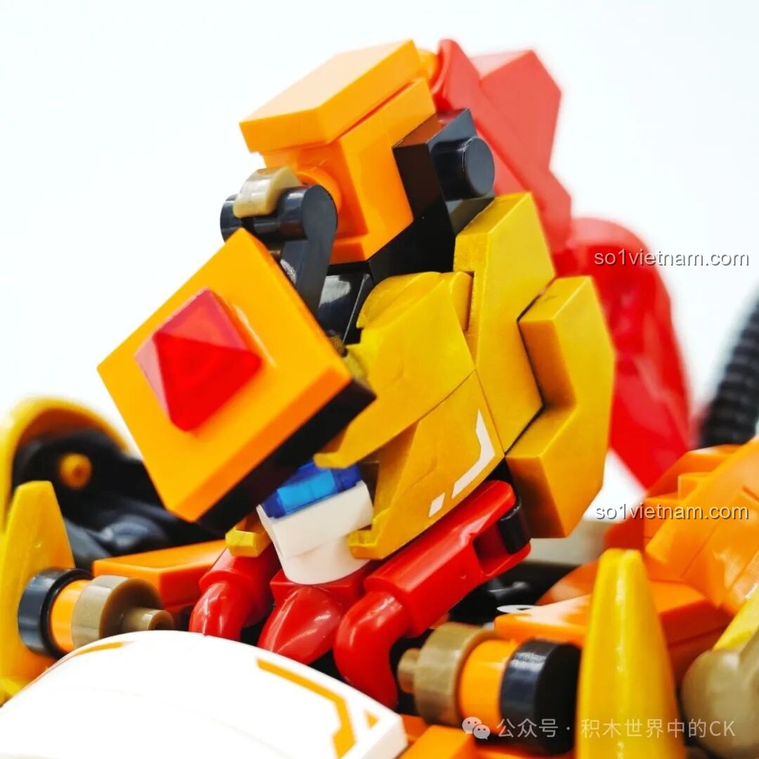 Cận cảnh góc nghiêng phần đầu Người máy Hoàng Trung SEMBO 103396, làm nổi bật thiết kế độc đáo.