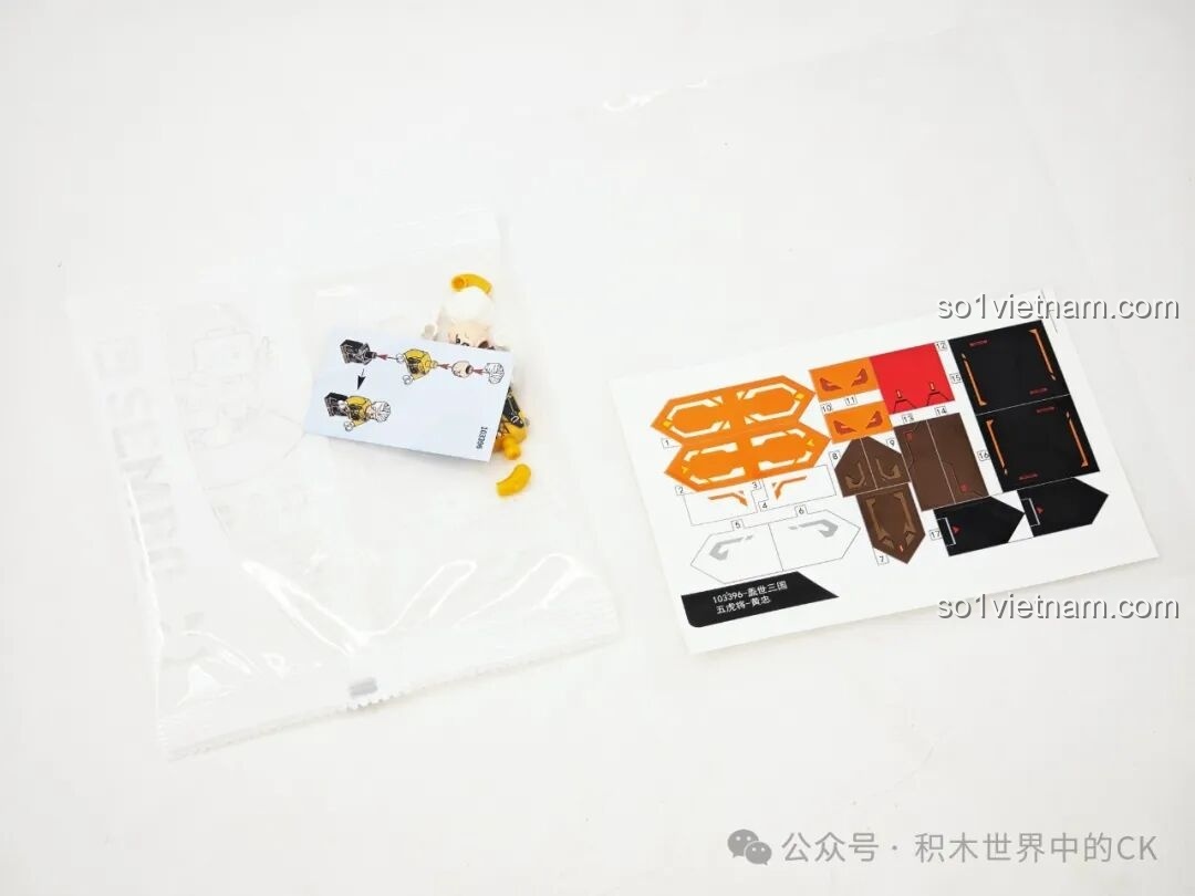 Decal và minifigure đi kèm bộ lắp ghép Người máy Hoàng Trung SEMBO 103396, tăng thêm chi tiết và giá trị chơi.