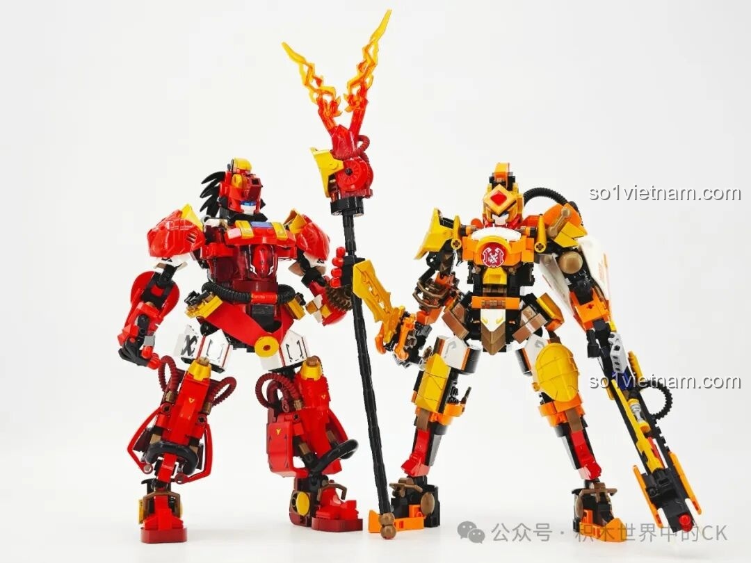 Hai mô hình Người máy Trương Phi SEMBO 103397 và Hoàng Trung SEMBO 103396 đứng cạnh nhau, tạo nên cặp đôi hoàn hảo.