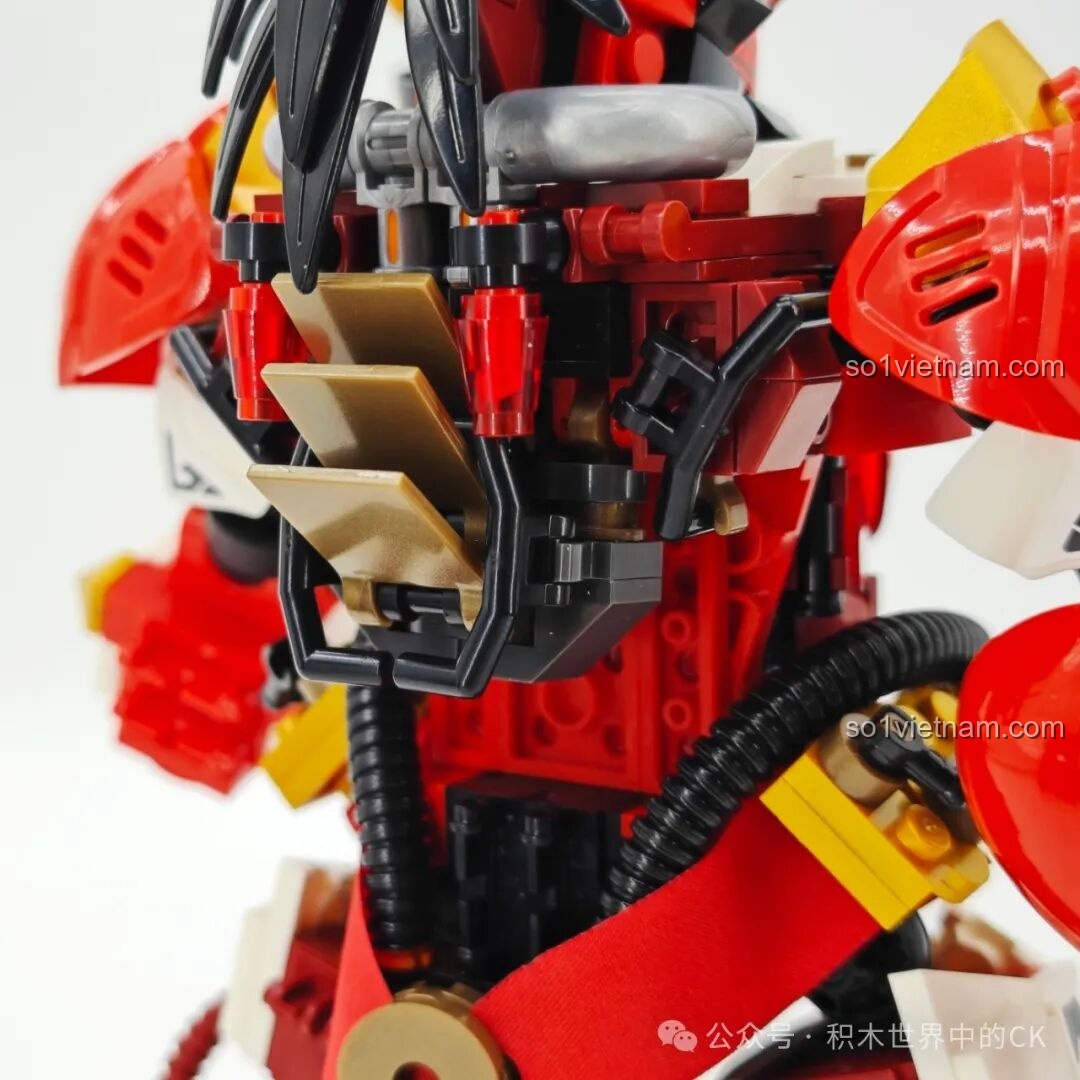 Cận cảnh khớp vai của Người máy Trương Phi SEMBO 103397, cho thấy khả năng cử động linh hoạt.