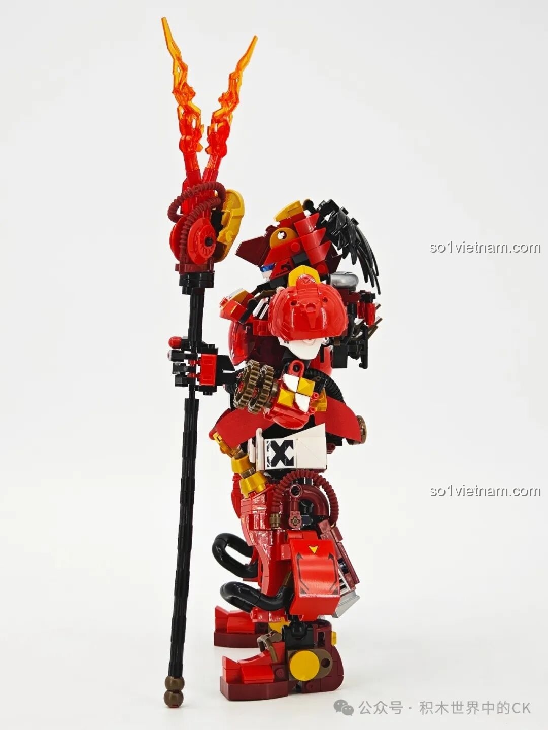 Chi tiết khu vực dưới thân của Người máy Trương Phi SEMBO 103397, thể hiện sự vững chãi.