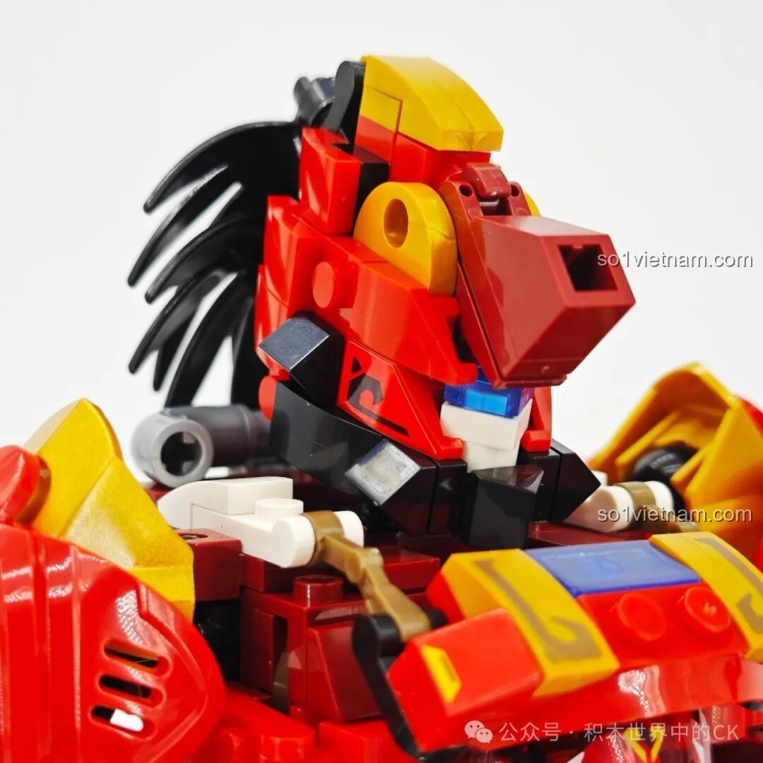 Chi tiết vai và vũ khí của Người máy Trương Phi SEMBO 103397, thể hiện sự mạnh mẽ.