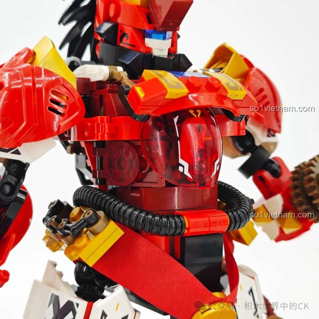 Cận cảnh vũ khí Trượng Bát Xà Mâu của Người máy Trương Phi SEMBO 103397, với chi tiết lửa.