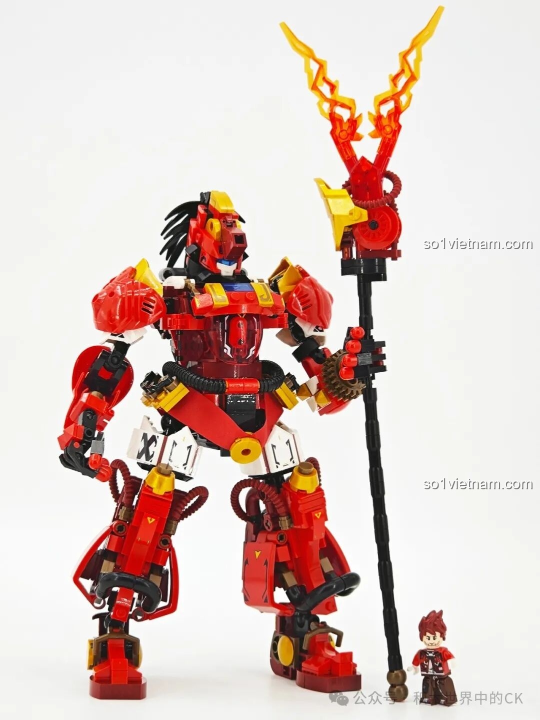 Góc nhìn nghiêng của Người máy Trương Phi SEMBO 103397, làm nổi bật các lớp giáp và vũ khí.