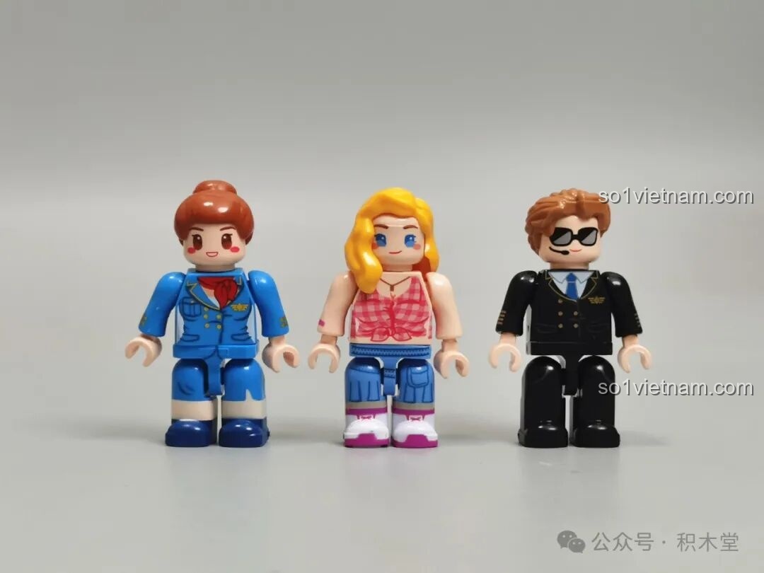Ba minifigures đi kèm bộ lắp ghép Máy bay chở khách C919 TOP TOY TC1210: Cơ trưởng, Tiếp viên trưởng và Hành khách, tăng thêm giá trị chơi cho bé.