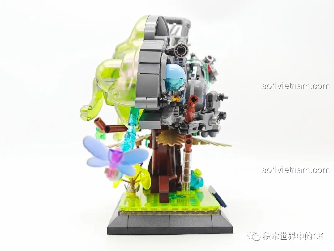 Chi tiết cây cối và nấm trên bệ đỡ của mô hình TOP TOY TC2101 Biến Thể Cơ Khí Tắc Kè Hoa Neon.