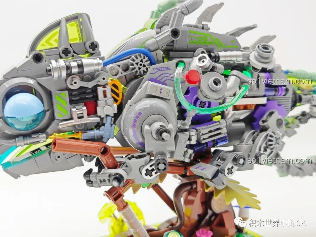 Cận cảnh phần đuôi linh hoạt của Biến Thể Cơ Khí Tắc Kè Hoa Neon TC2101, có thể uốn lượn.