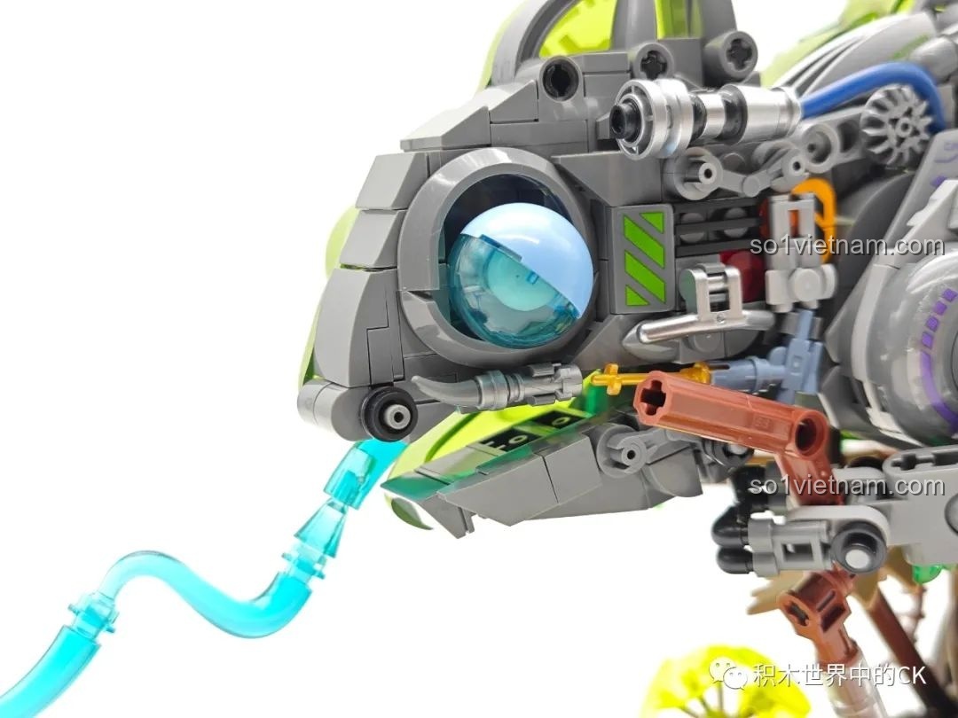 Cận cảnh phần thân của Biến Thể Cơ Khí Tắc Kè Hoa Neon TC2101 từ góc khác, nổi bật các chi tiết máy.
