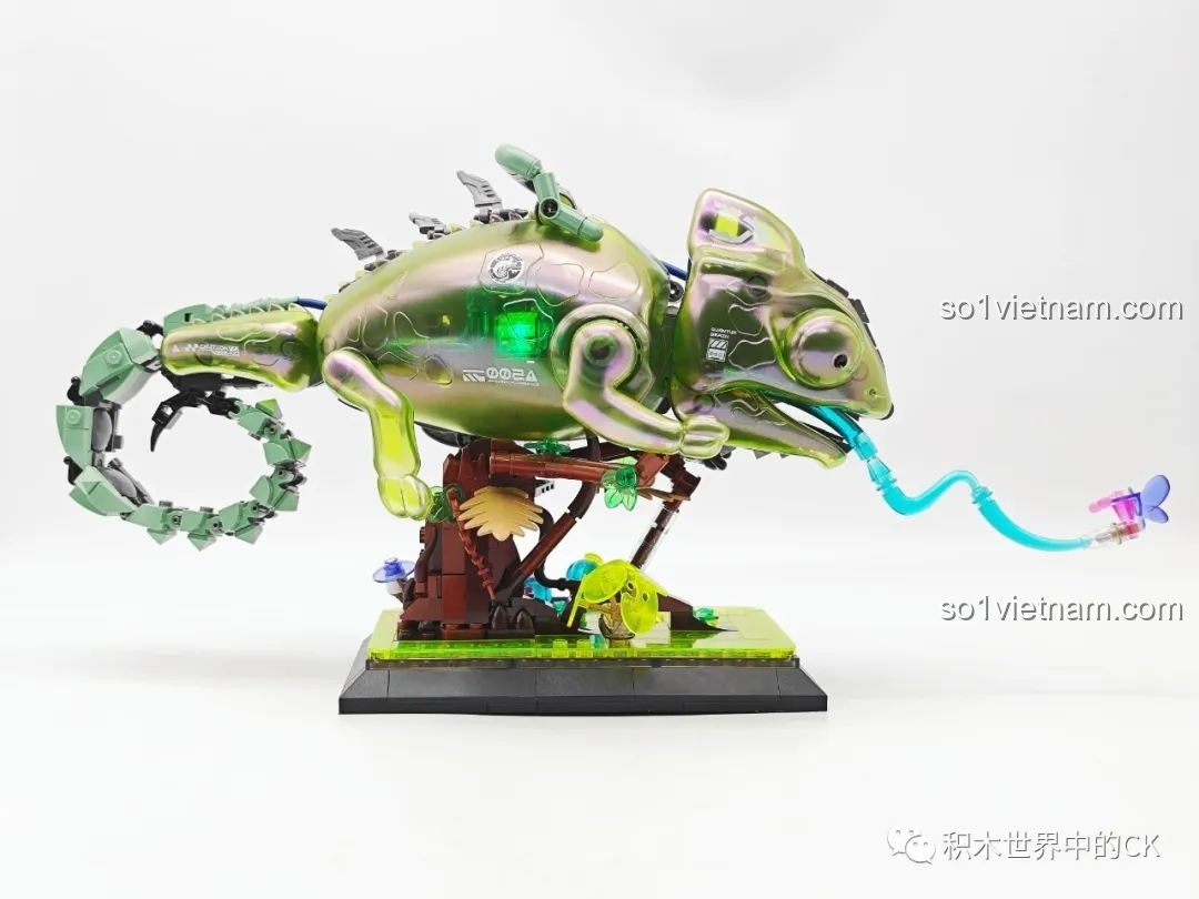 Mô hình TOP TOY TC2101 Biến Thể Cơ Khí Tắc Kè Hoa Neon từ góc cạnh, chi tiết lưỡi và bướm.