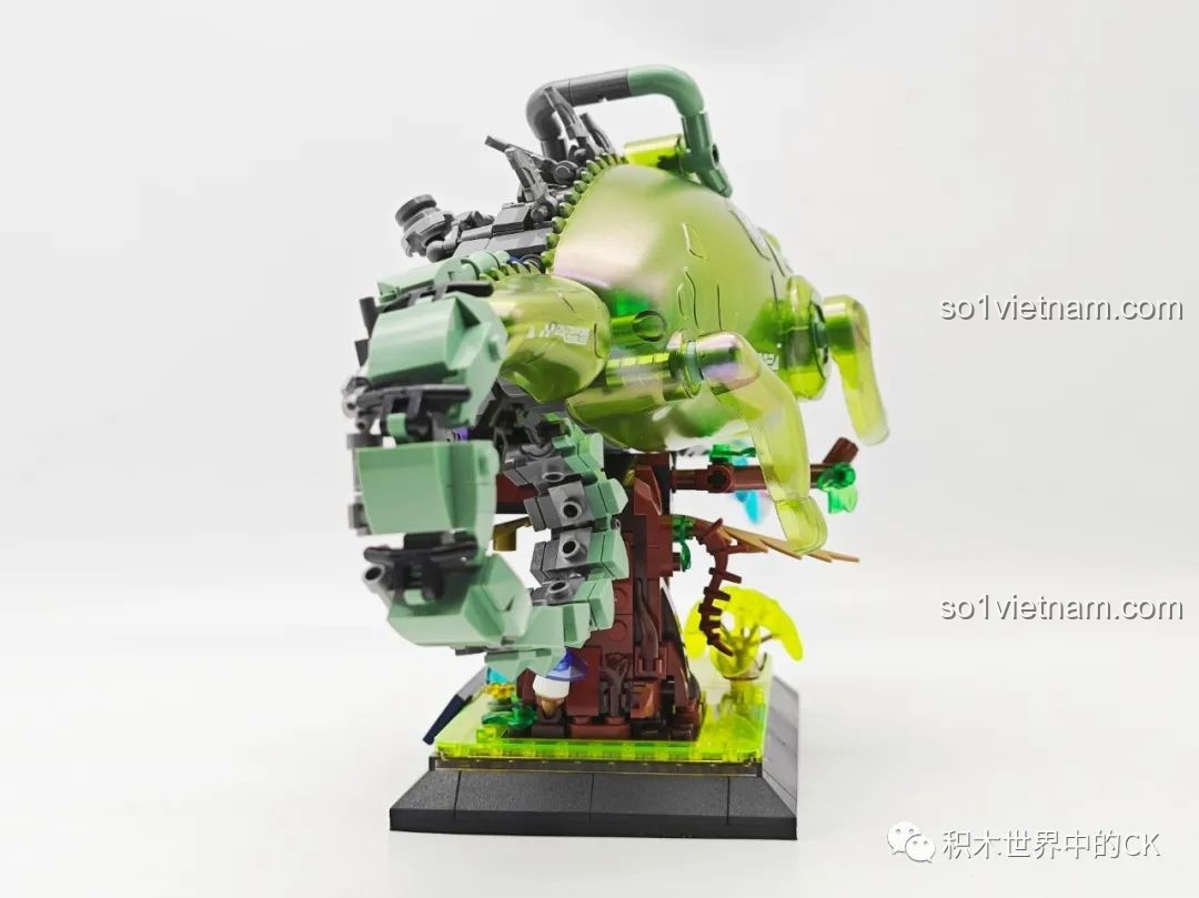 Mô hình TOP TOY TC2101 Biến Thể Cơ Khí Tắc Kè Hoa Neon từ góc nhìn trực diện, thể hiện sự cân đối.