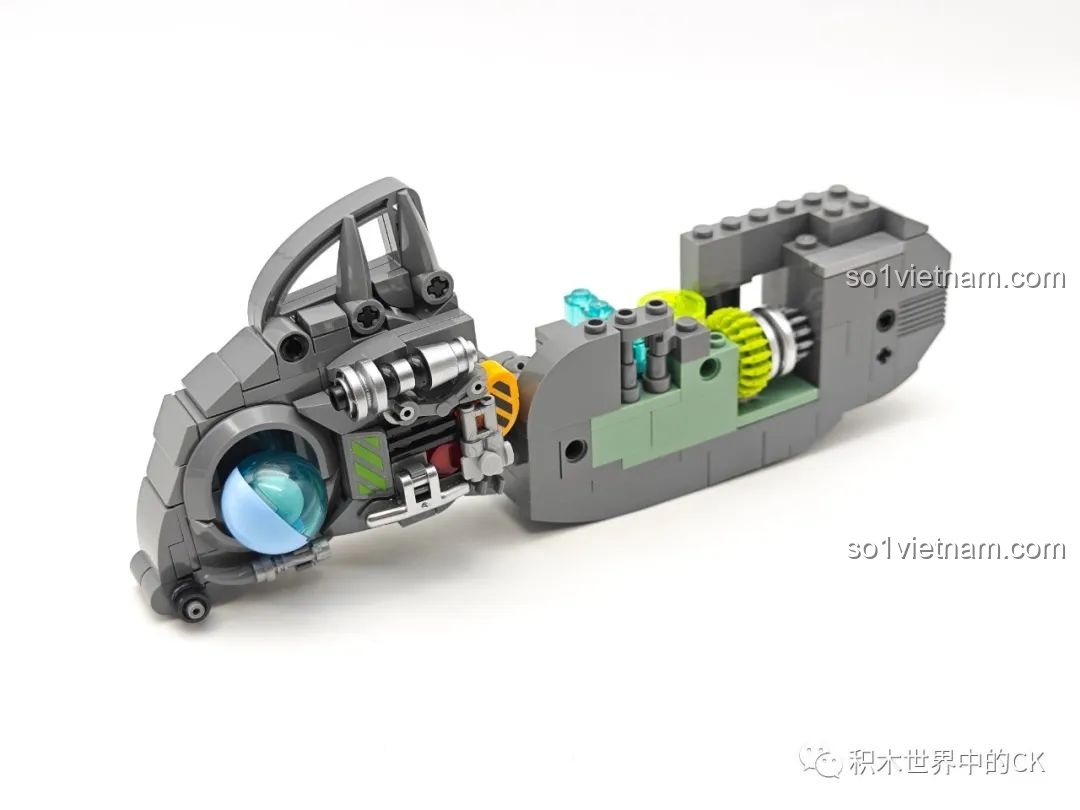 Giai đoạn đầu của quá trình lắp ráp TOP TOY TC2101 Biến Thể Cơ Khí Tắc Kè Hoa Neon, hình thành khung xương.