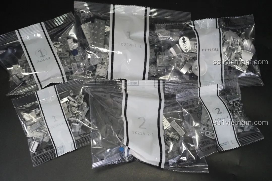 Các túi mảnh ghép được đánh số rõ ràng của bộ lắp ghép Ultraman Zero: Darklops Zero TC2414, giúp việc lắp ráp dễ dàng hơn.