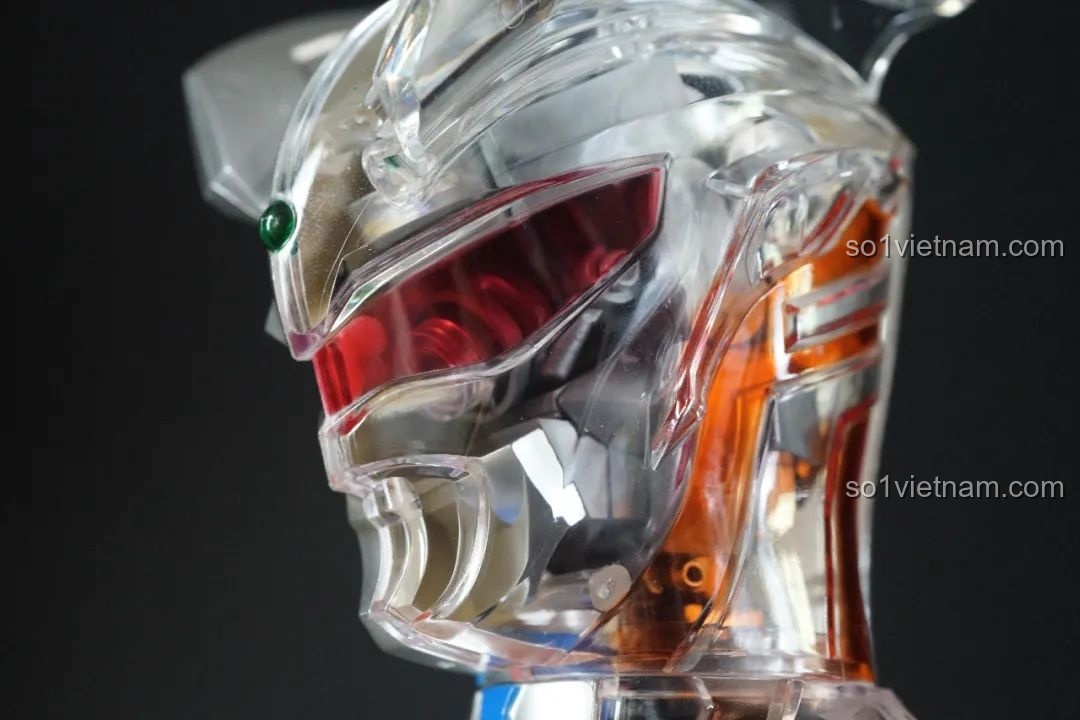 Mô hình Ultraman Zero: Darklops Zero TC2414 với phụ kiện tay thay thế, cho phép tạo nhiều tư thế chiến đấu linh hoạt hơn.