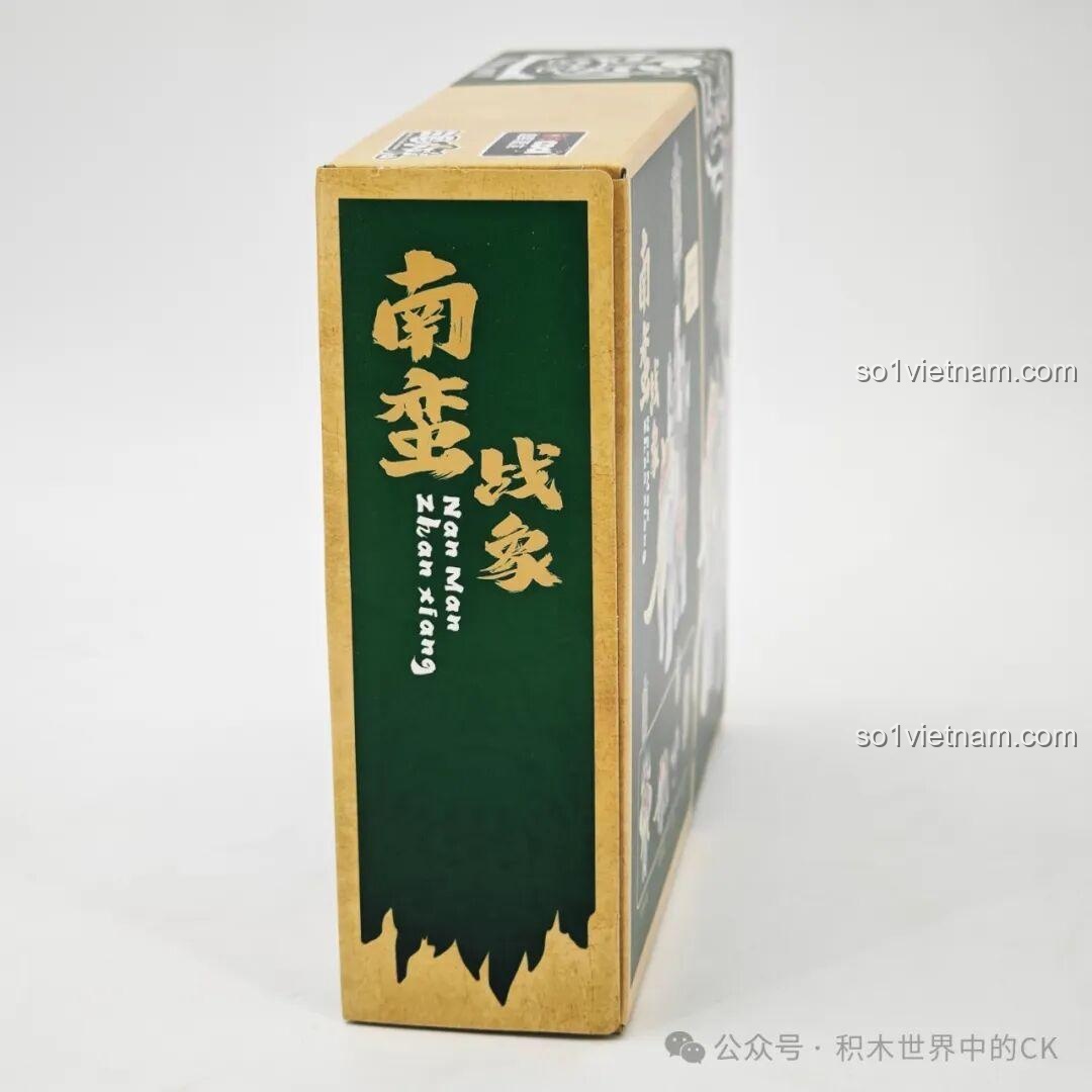 Cận cảnh cạnh bên hộp sản phẩm Voi Chiến Nam Man Decool 20806