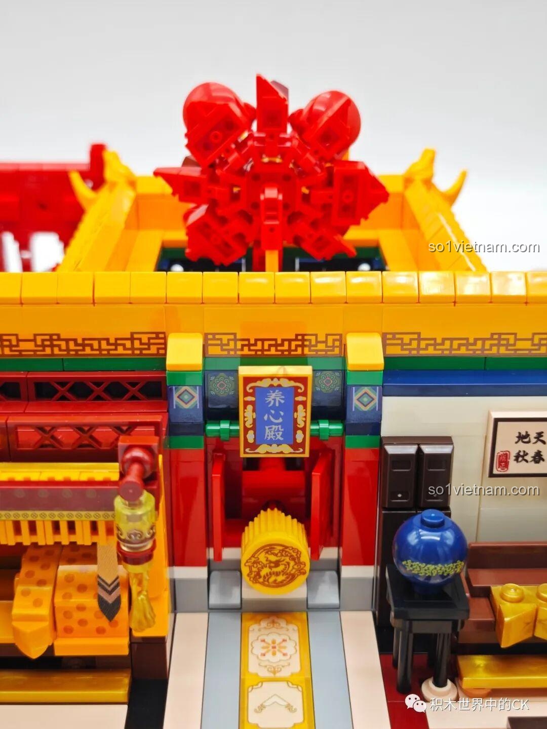 Cận cảnh cổng phụ trong bộ đồ chơi Wekki 518001.