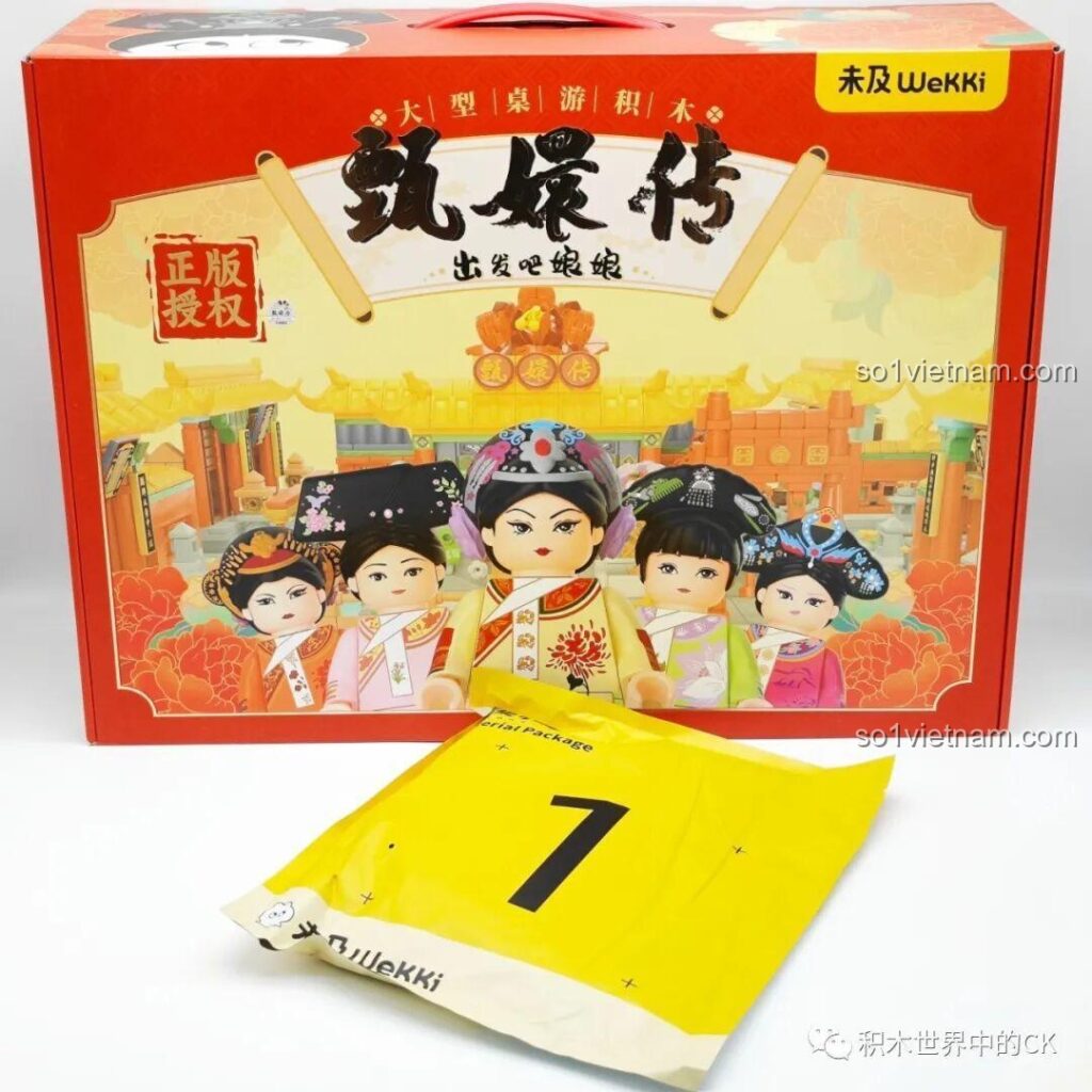 Hộp sản phẩm Wekki 518001 Board Game Chân Hoàn Truyện màu đỏ rực rỡ, kèm phong bì quà tặng bí ẩn, thu hút mọi ánh nhìn.