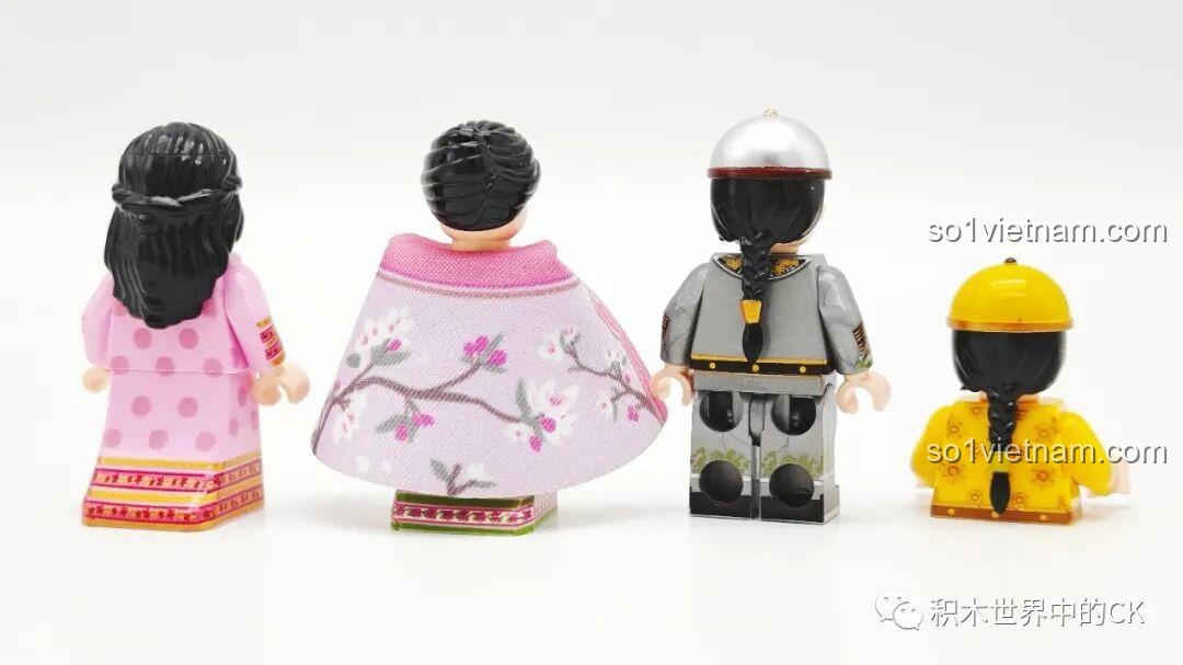 Các minifigures nữ thứ ba trong bộ lắp ghép Mô hình Cung điện Chân Hoàn Truyện 8001.