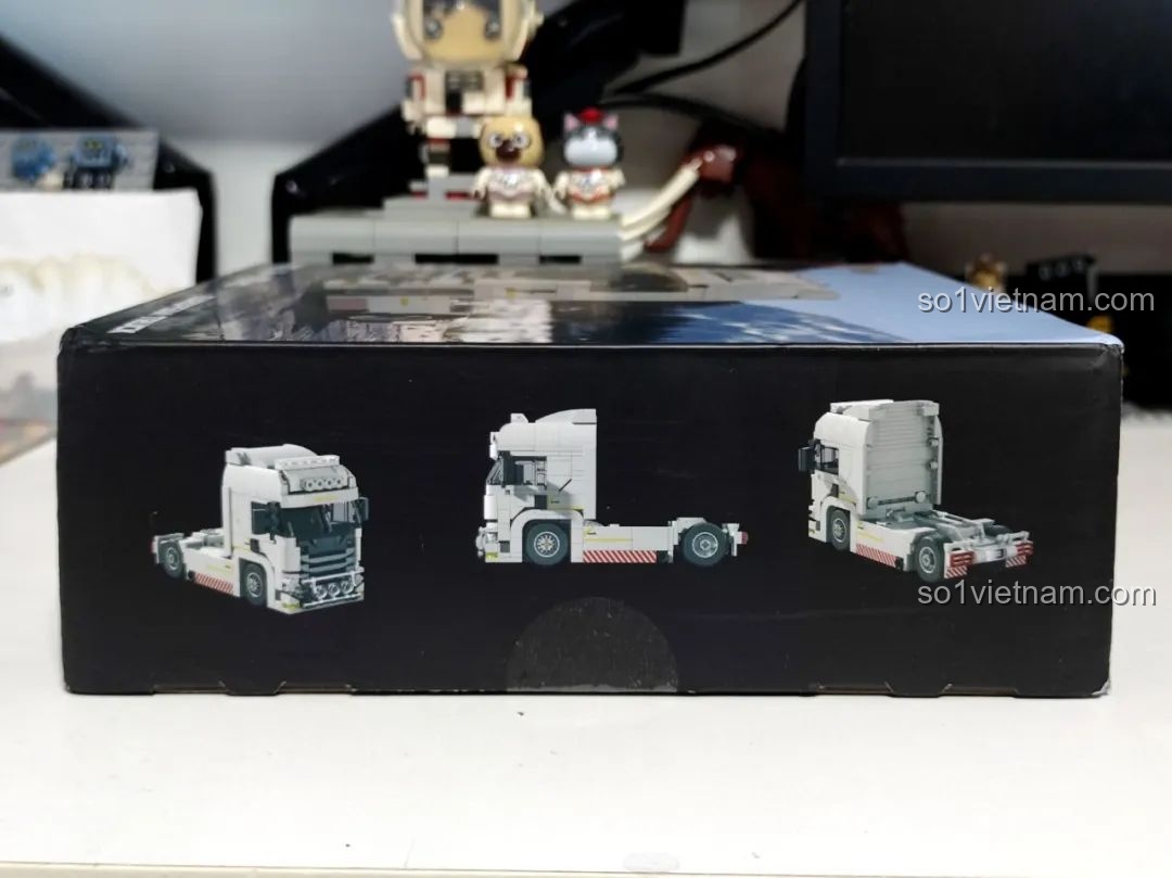 Các góc nhìn khác nhau của xe tải Châu Âu Xbert 66032 trên hộp sản phẩm