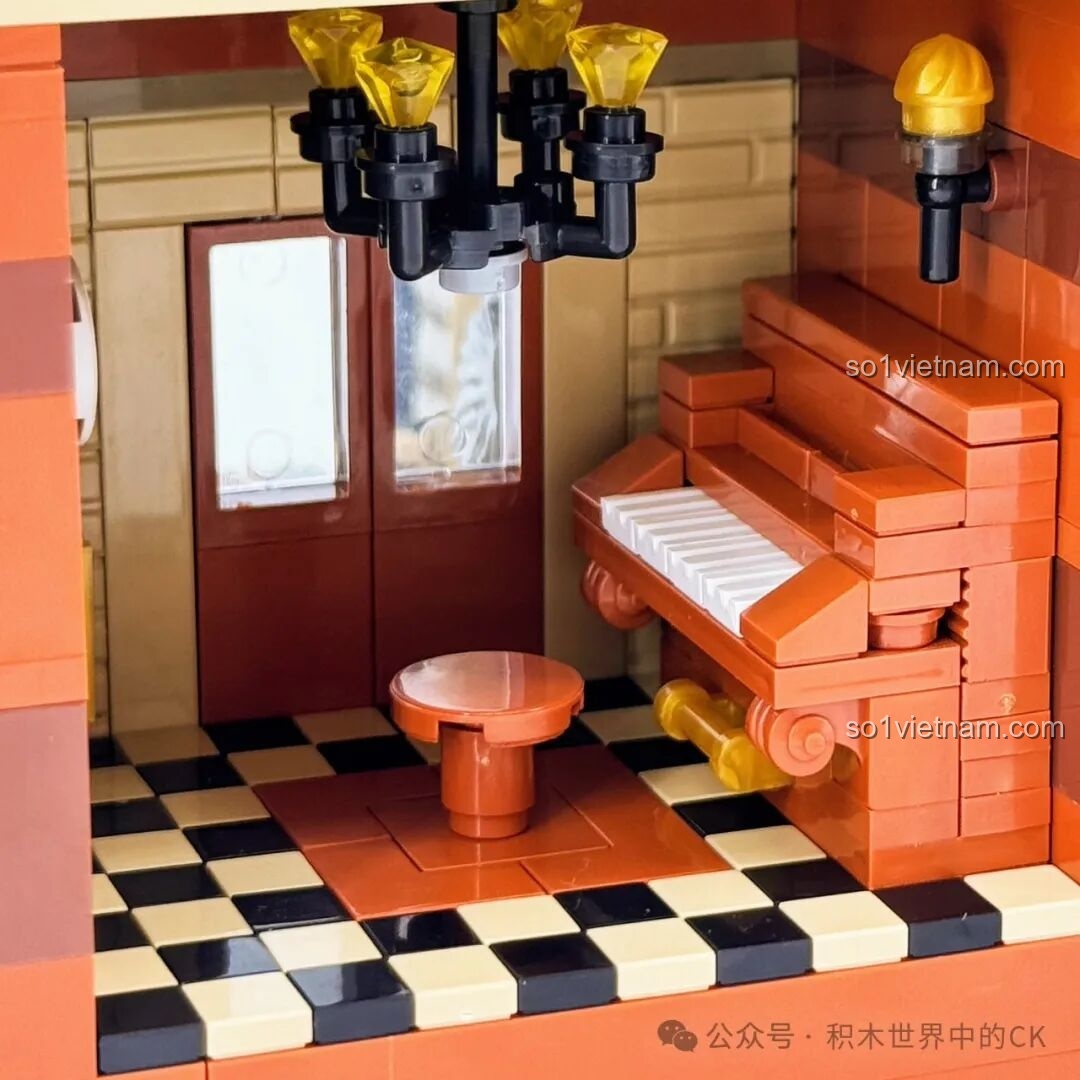 Mô hình Học viện Pháp thuật ZHEGAO 613004 khi mở ra và bật đèn LED, làm nổi bật các chi tiết nội thất bên trong với ánh sáng ấm áp.