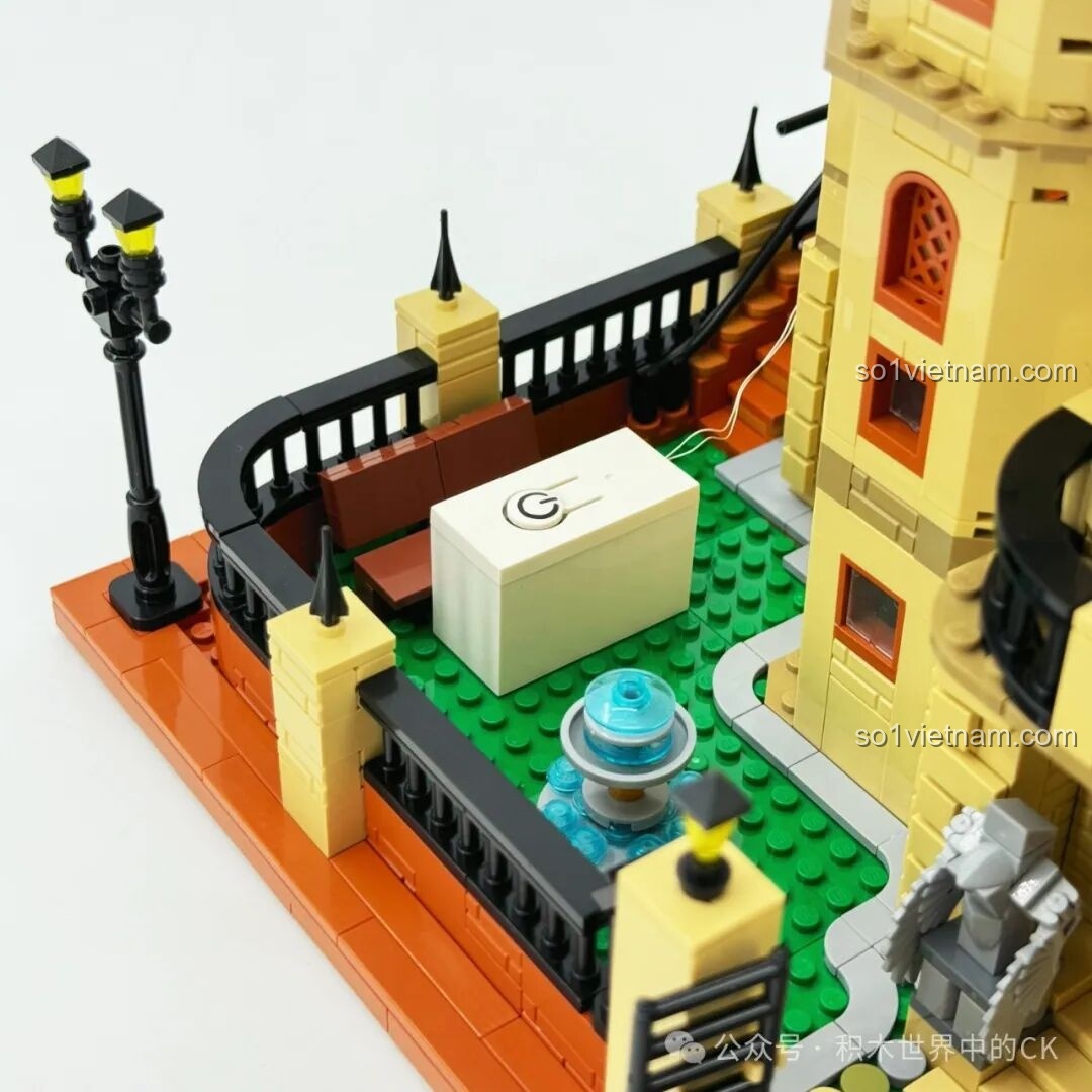 Chi tiết thư viện của Học viện Pháp thuật ZHEGAO 613004 với giá sách đầy ắp, kính thiên văn và một bức tượng nhỏ, tạo không gian tri thức.